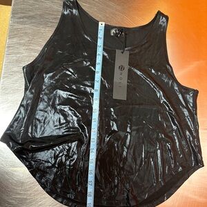 NWT Noli Flow Tank - Black Liquid NOLI YOGA Shiny Tank Top Size Medium